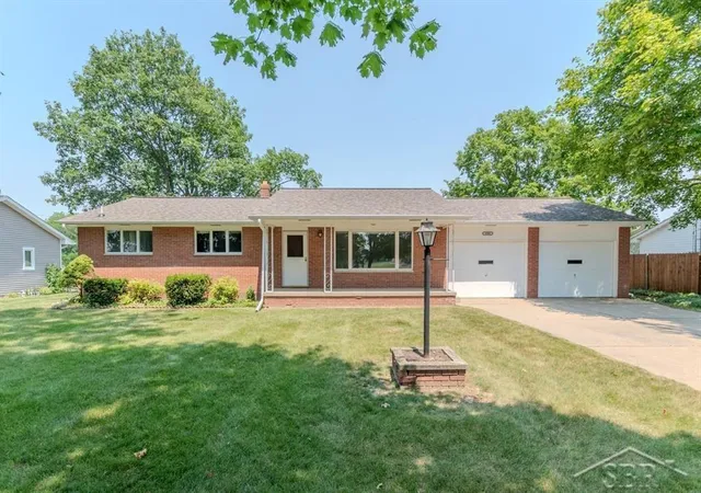 Photo 1 of Single family home for sale at 8908 Kochville Rd, Saginaw, MI 48603 | MLS# 61050216440 | Listing updated on 2026-09-14