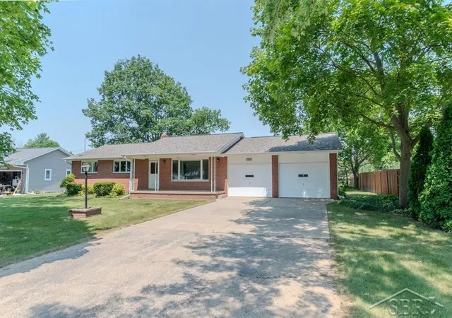 Photo 2 of Single family home for sale at 8908 Kochville Rd, Saginaw, MI 48603 | MLS# 61050216440 | Listing updated on 2026-09-14