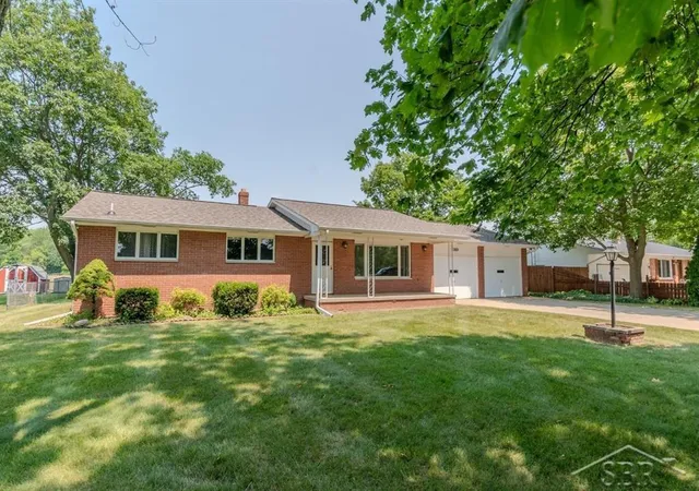 Photo 3 of Single family home for sale at 8908 Kochville Rd, Saginaw, MI 48603 | MLS# 61050216440 | Listing updated on 2026-09-14