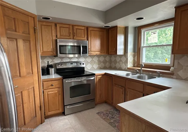 Photo 3 of Single family home for sale at 12220 Moceri Dr, Grand Blanc, MI 48439 | MLS# 20261058730 | Listing updated on 2026-09-07
