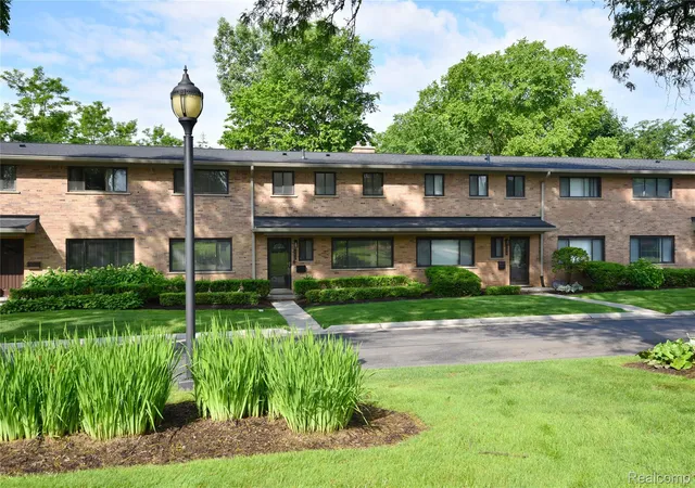 Photo 1 of Condo for sale at 142 E Hickory Grv Rd #3, Bloomfield Hills, MI 48304 | MLS# 20261058734 | Listing updated on 2026-09-13