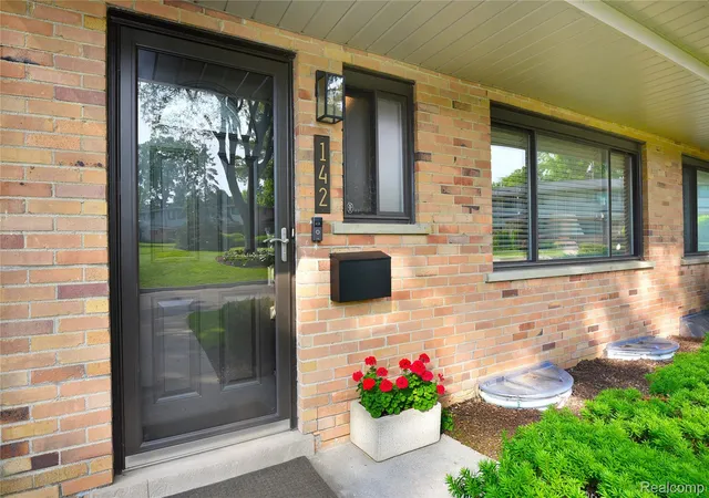 Photo 2 of Condo for sale at 142 E Hickory Grv Rd #3, Bloomfield Hills, MI 48304 | MLS# 20261058734 | Listing updated on 2026-09-13