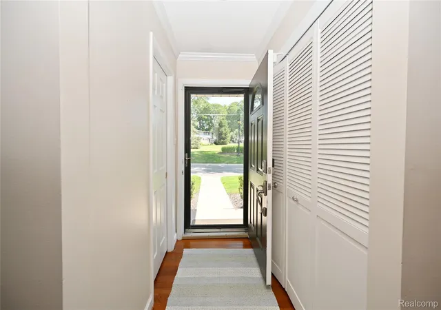 Photo 3 of Condo for sale at 142 E Hickory Grv Rd #3, Bloomfield Hills, MI 48304 | MLS# 20261058734 | Listing updated on 2026-09-13