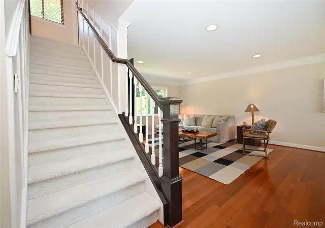 Listing Photo 4 - Condo for sale in building located at 142 E Hickory Grv Rd, Bloomfield Hills, MI 48304 - Unit #3