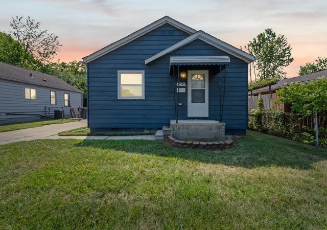 Photo 1 of Single family home for sale at 25545 Packard St, Roseville, MI 48066 | MLS# 58050216451 | Listing updated on 2026-09-15