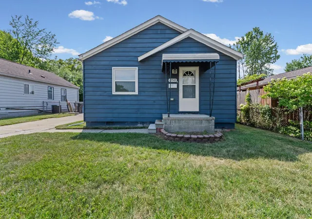 Photo 2 of Single family home for sale at 25545 Packard St, Roseville, MI 48066 | MLS# 58050216451 | Listing updated on 2026-09-15