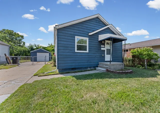 Photo 3 of Single family home for sale at 25545 Packard St, Roseville, MI 48066 | MLS# 58050216451 | Listing updated on 2026-09-15