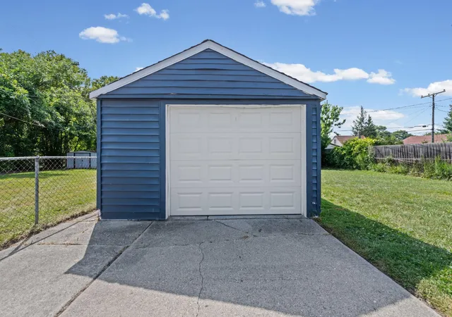 Photo 4 of Single family home for sale at 25545 Packard St, Roseville, MI 48066 | MLS# 58050216451 | Listing updated on 2026-09-15
