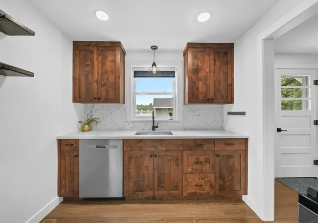 Photo 3 of Single family home for sale at 917 Carver St, Traverse City, MI 49686 | MLS# 78080071615 | Listing updated on 2026-07-31