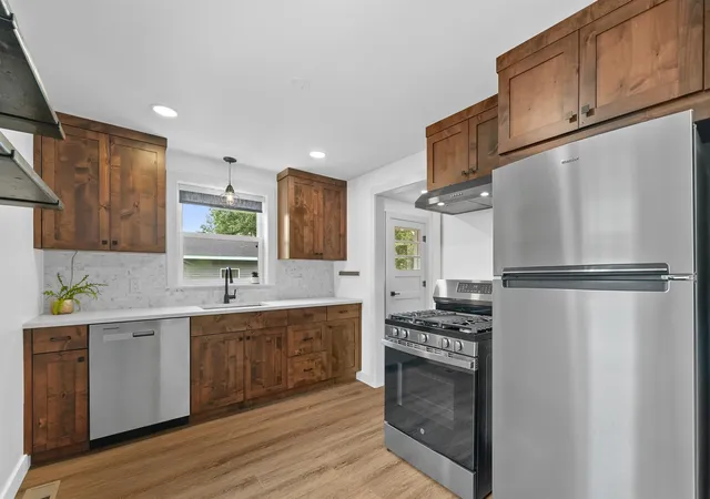 Photo 4 of Single family home for sale at 917 Carver St, Traverse City, MI 49686 | MLS# 78080071615 | Listing updated on 2026-07-31