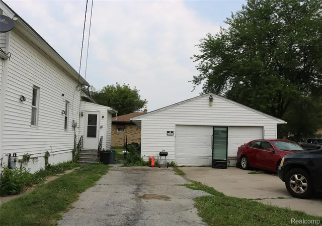 Photo 3 of Single family home for sale at 2703 Narloch St, Saginaw, MI 48601 | MLS# 20261058738 | Listing updated on 2026-08-07