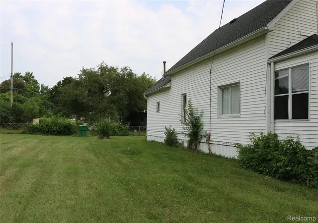 Photo 4 of Single family home for sale at 2703 Narloch St, Saginaw, MI 48601 | MLS# 20261058738 | Listing updated on 2026-08-07