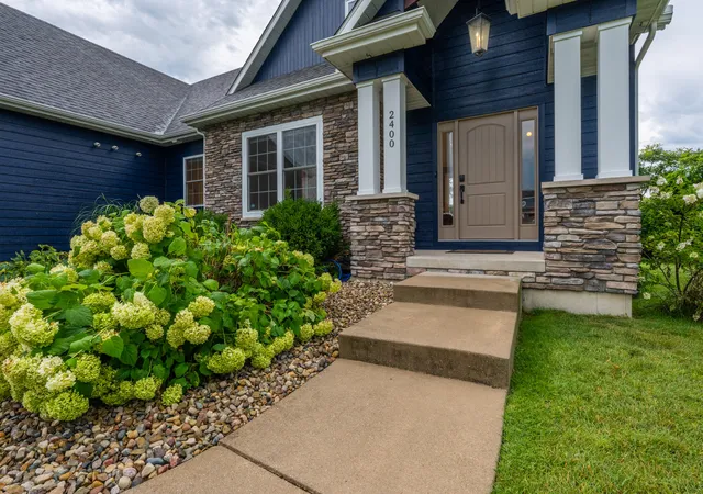 Photo 4 of Single family home for sale at 2400 Bay Pointe Dr, Saint Joseph, MI 49085 | MLS# 69026038954 | Listing updated on 2026-09-05