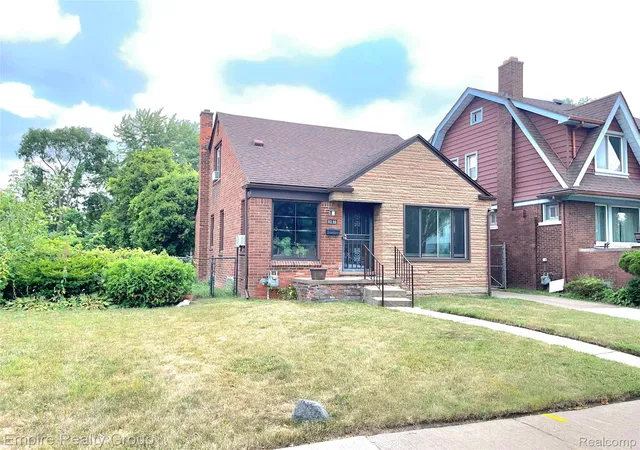 Photo 2 of Single family home for sale at 5280 Eastlawn St, Detroit, MI 48213 | MLS# 20261058759 | Listing updated on 2026-07-29