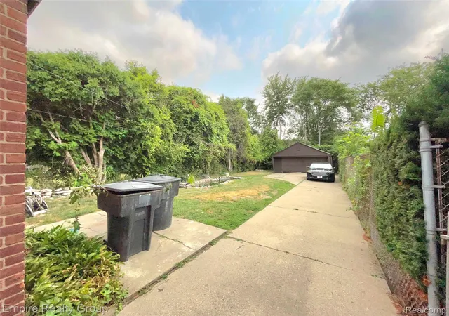 Photo 4 of Single family home for sale at 5280 Eastlawn St, Detroit, MI 48213 | MLS# 20261058759 | Listing updated on 2026-07-29