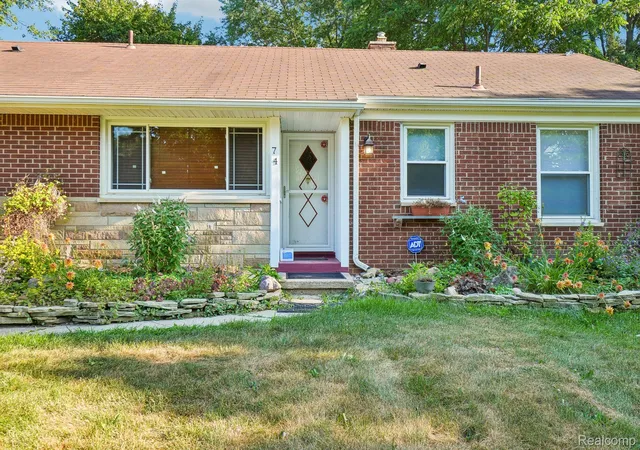 Photo 2 of Single family home for sale at 74 Barrington Rd, Bloomfield Hills, MI 48302 | MLS# 20261058771 | Listing updated on 2026-09-15