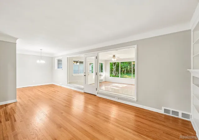 Photo 4 of Single family home for sale at 74 Barrington Rd, Bloomfield Hills, MI 48302 | MLS# 20261058771 | Listing updated on 2026-09-15
