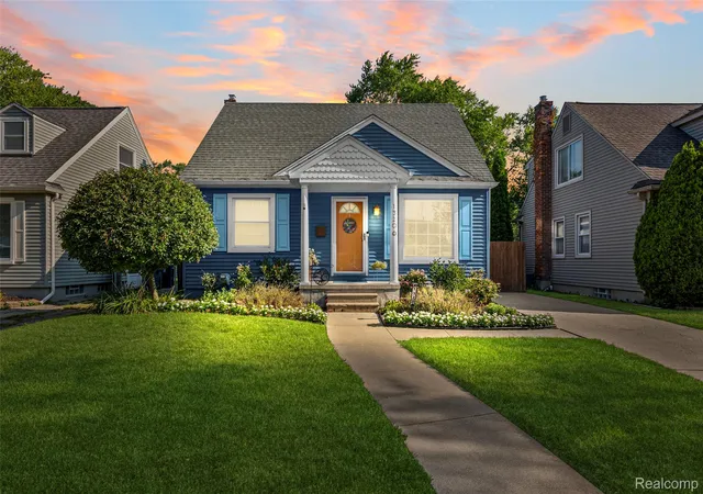 3rd image of 1320 Royal Ave, Royal Oak, MI 48073 | MLS# 20261058775