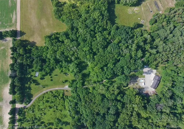 Photo 4 of Single family home for sale at 6150 Fleming Rd, Fowlerville, MI 48836 | MLS# 20261058786 | Listing updated on 2026-08-23