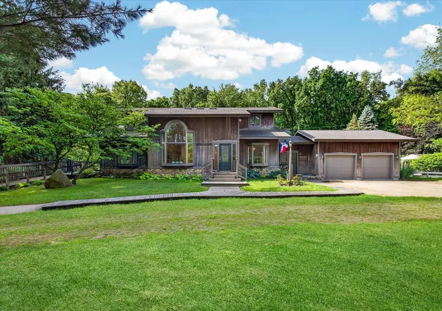 Photo 3 of Single family home for sale at 11410 Jones Rd, Berrien Springs, MI 49103 | MLS# 69026038974 | Listing updated on 2026-08-06