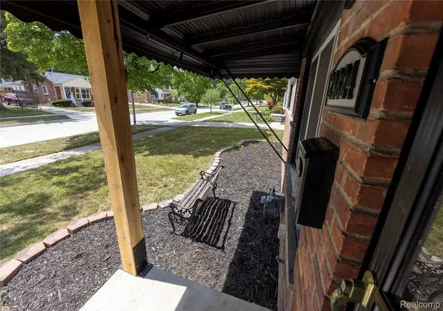 3rd image of 29824 Hathaway St, Livonia, MI 48150 | MLS# 20261058797