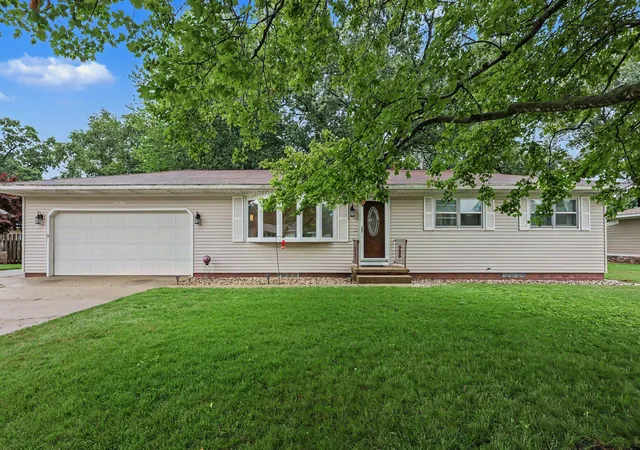 Photo 2 of Single family home for sale at 1830 Kings Ct, Muskegon, MI 49445 | MLS# 71026038977 | Listing updated on 2026-08-30