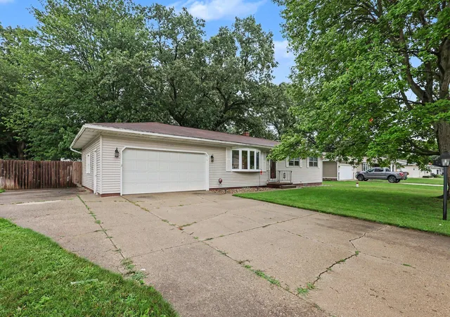 Photo 1 of Single family home for sale at 1830 Kings Ct, Muskegon, MI 49445 | MLS# 71026038977 | Listing updated on 2026-08-30