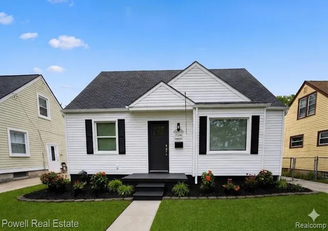 Photo 1 of Single family home for sale at 25246 Hayes Rd, Roseville, MI 48066 | MLS# 20261058803 | Listing updated on 2026-10-03