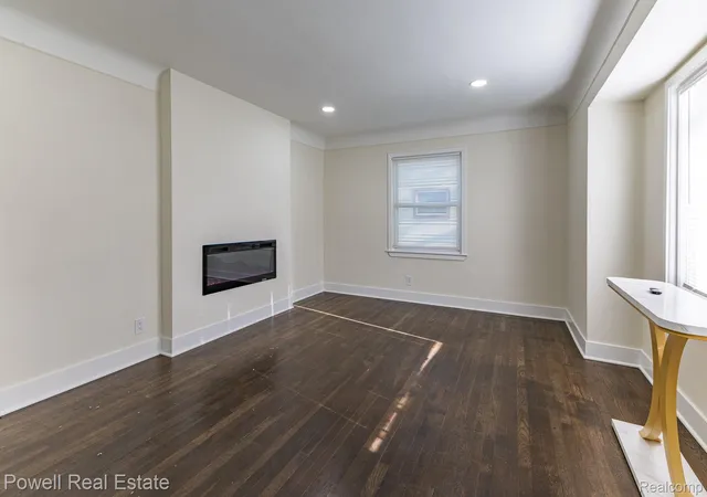 Photo 4 of Single family home for sale at 25246 Hayes Rd, Roseville, MI 48066 | MLS# 20261058803 | Listing updated on 2026-10-03