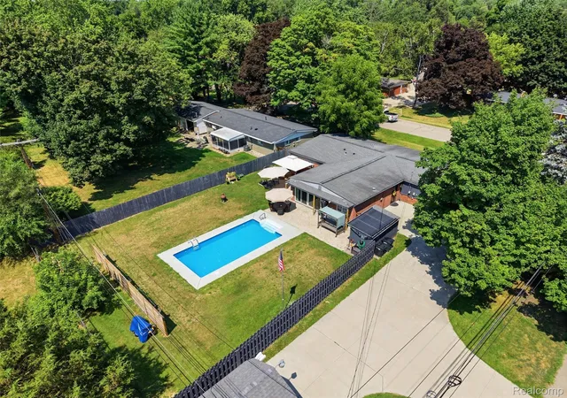 5th image of 1640 Beverly Blvd, Walled Lake, MI 48390 | MLS# 20261058810