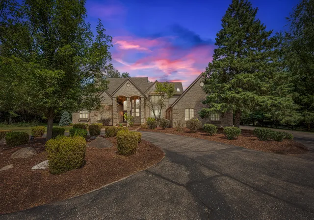 Photo 1 of Single family home for sale at 2086 Valleyview Dr, Ann Arbor, MI 48105 | MLS# 81026038985 | Listing updated on 2026-09-23
