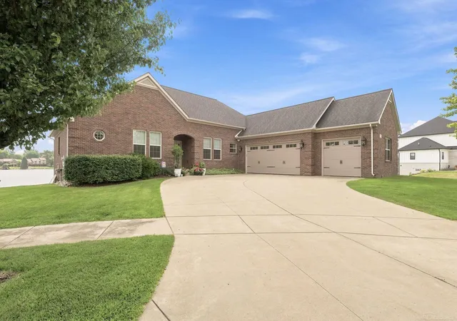 1st image of 750 Bay Pointe Dr, Oxford, MI 48371 | MLS# 58050216477