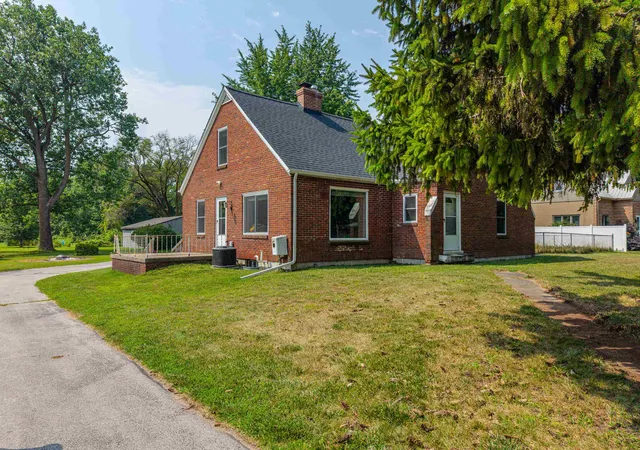 Photo 3 of Single family home for sale at 1152 Midland Rd, Bay City, MI 48706 | MLS# 79080071625 | Listing updated on 2026-09-16
