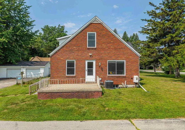 Photo 3 of Single family home for sale at 1152 Midland Rd, Bay City, MI 48706 | MLS# 79080071625 | Listing updated on 2026-09-16