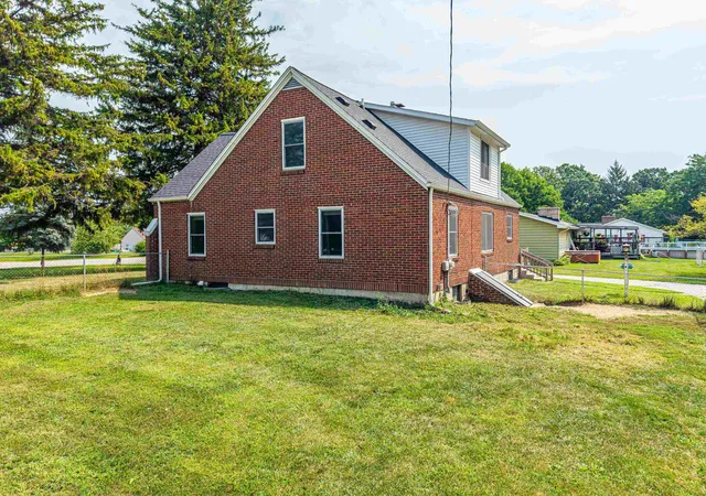Photo 4 of Single family home for sale at 1152 Midland Rd, Bay City, MI 48706 | MLS# 79080071625 | Listing updated on 2026-09-16