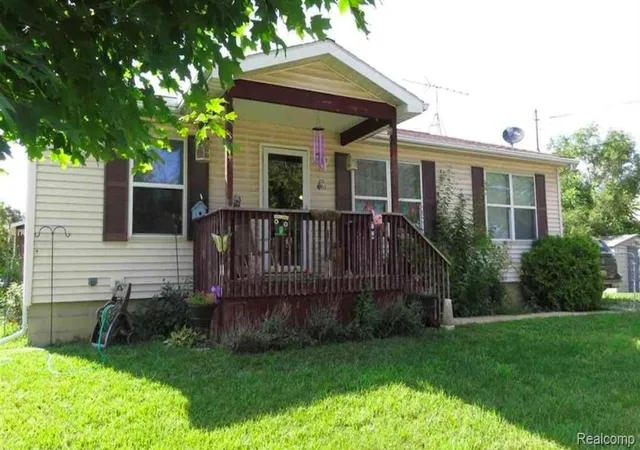 1st image of 424 Maple Ave, Owosso, MI 48867 | MLS# 20261058835