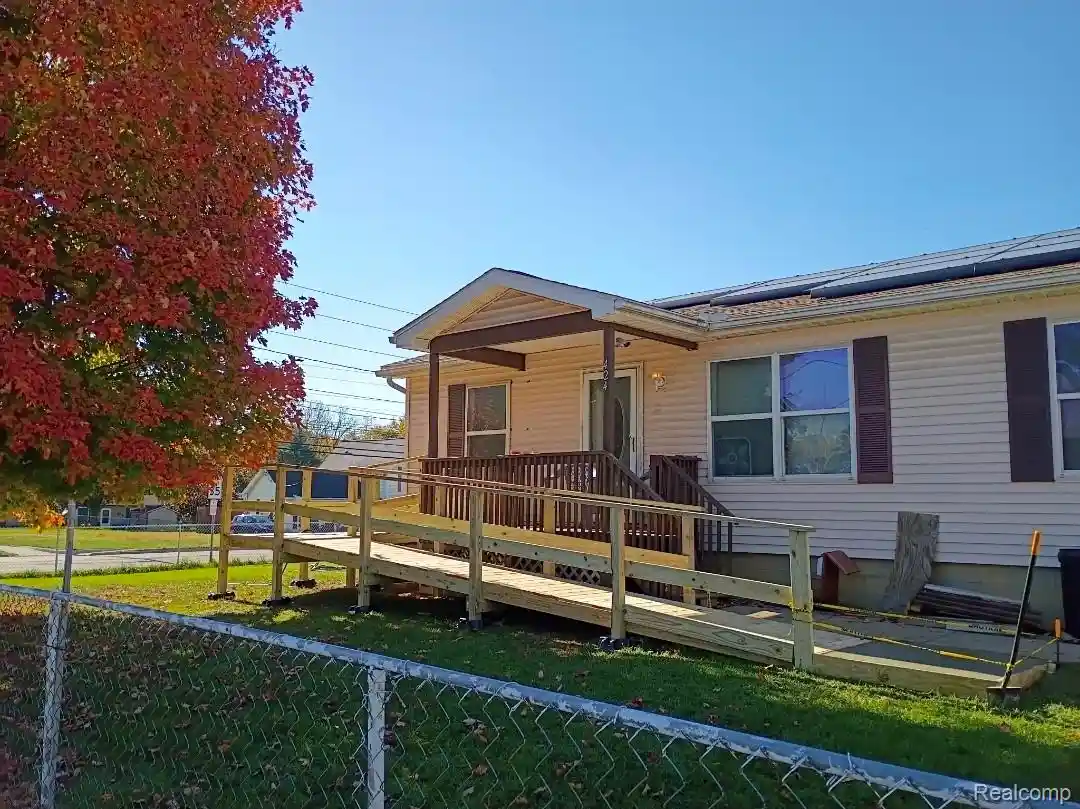 Photo 1 of Single family home for sale at 424 Maple Ave, Owosso, MI 48867 | MLS# 20261058835 | Listing updated on 2026-10-22