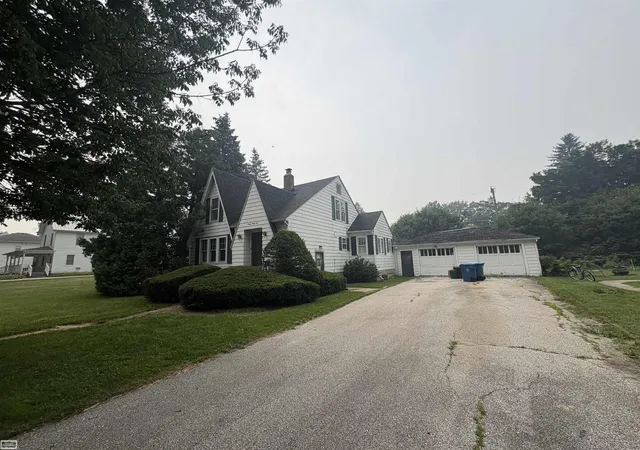 Photo 2 of Single family home for sale at 6032 Fox St, Mayville, MI 48744 | MLS# 58050216485 | Listing updated on 2026-08-27