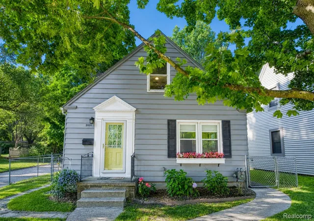 1st image of 2001 Dexter Ave, Ann Arbor, MI 48103 | MLS# 20261058837