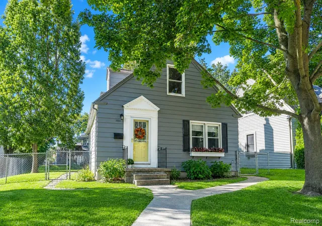Photo 1 of Single family home for sale at 2001 Dexter Ave, Ann Arbor, MI 48103 | MLS# 20261058837 | Listing updated on 2026-10-26