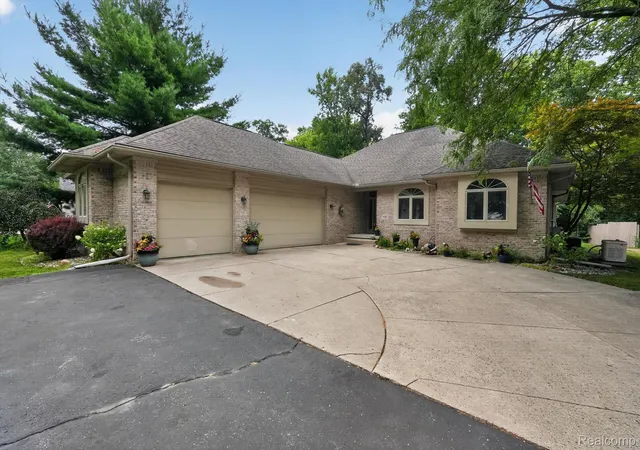 3rd image of 7480 Majestic Woods Dr, Linden, MI 48451 | MLS# 20261058838