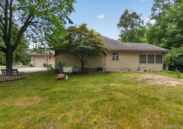 4th image of 7480 Majestic Woods Dr, Linden, MI 48451 | MLS# 20261058838