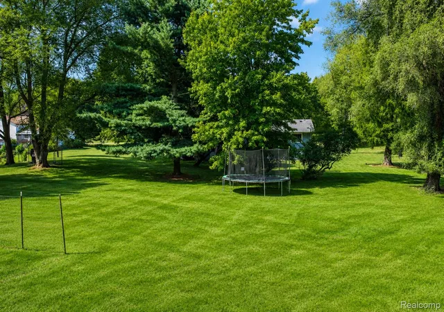 Photo 2 of Single family home for sale at 8796 Coyle Dr, Pinckney, MI 48169 | MLS# 20261058844 | Listing updated on 2026-09-03