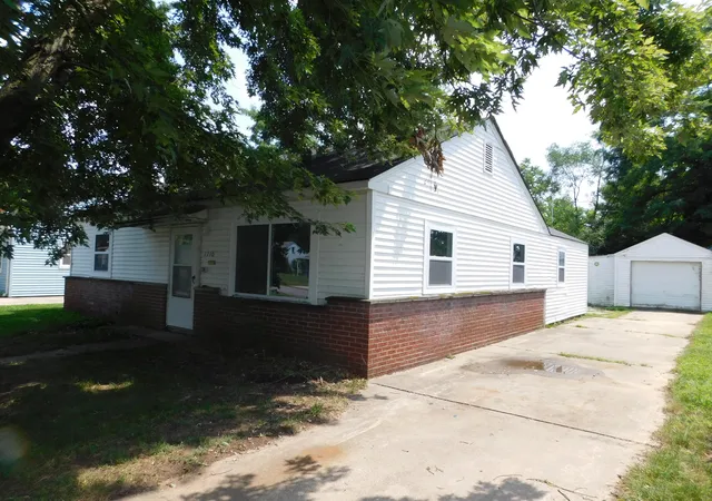 Photo 2 of Single family home for sale at 1710 Cass St, Niles, MI 49120 | MLS# 64026038998 | Listing updated on 2026-08-22