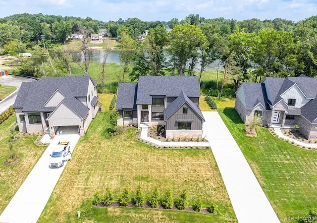 4th image of 2934 W Walton Blvd, Waterford, MI 48329 | MLS# 20261058851