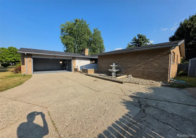 2nd image of 3710 Worchester Dr, Flint, MI 48503 | MLS# 20261058852