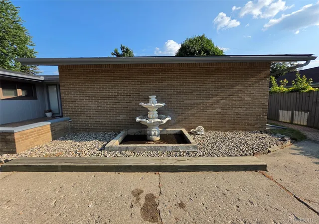 3rd image of 3710 Worchester Dr, Flint, MI 48503 | MLS# 20261058852