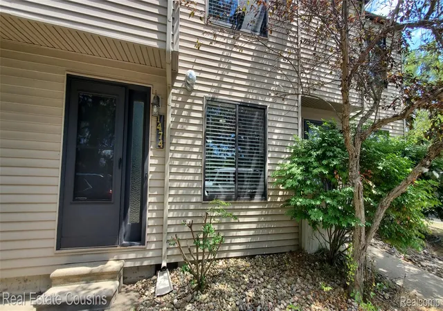 Listing Photo 1 - Condo for sale in building located at 1474 Ward St, Fenton, MI 48430