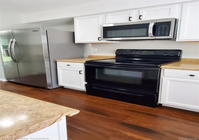 Listing Photo 4 - Condo for sale in building located at 1474 Ward St, Fenton, MI 48430