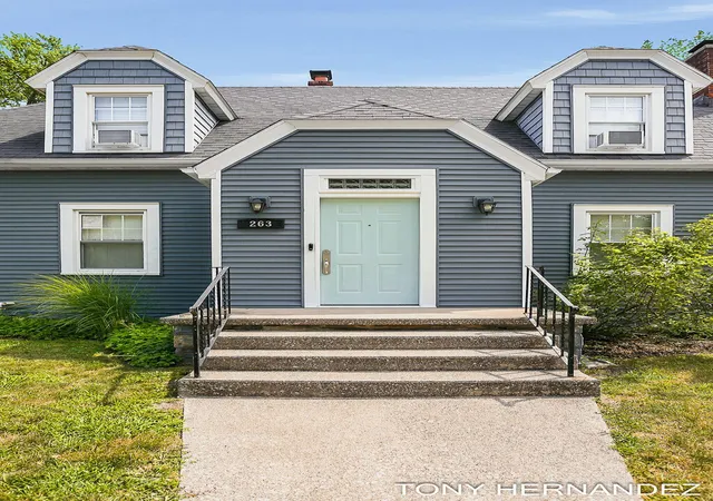 2nd image of 263 Cherry Ct, South Haven, MI 49090 | MLS# 65026039012